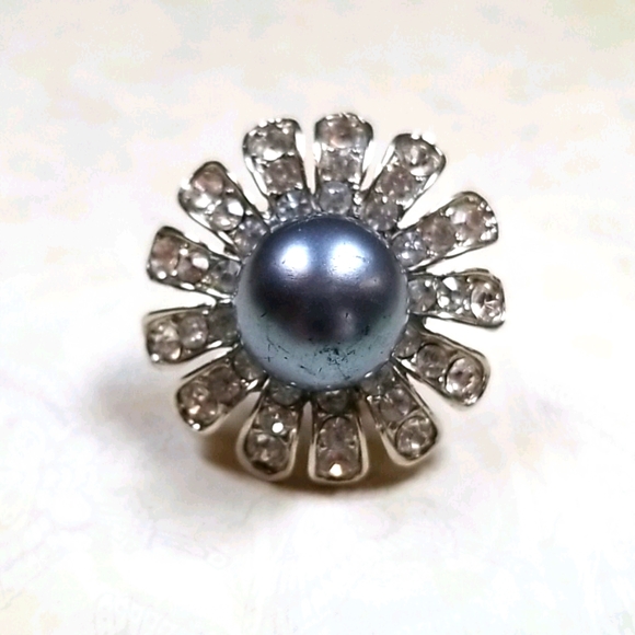 Vintage Faux Pearl and Rhinestone Flower Ring SZ 6 - Picture 16 of 16